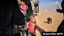 Эпизод сирийской войны: беженцы из Дэйр-эз-Зора на окраине города Ракка, 2 октября 2017