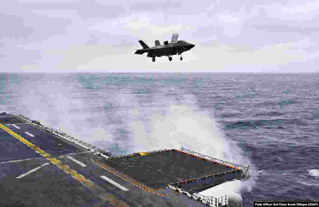 Специальная версия F-35 для авианосцев может садиться вертикально. Но его создатели столкнулись с многочисленными проблемами, которые все еще частично не устранены 