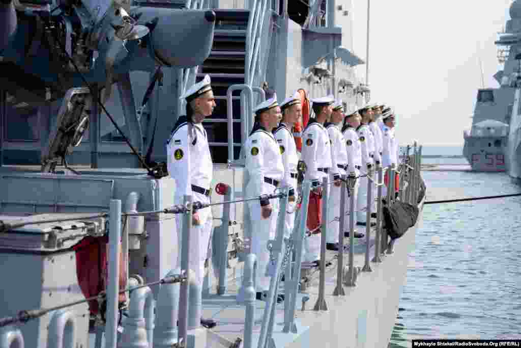 Протягом 2021 року зі Сполучених Штатів мають передати ще два таких «Айленди» – вони отримають назви «Фастів» і «Суми» 