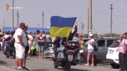 Мотопробіг єдності України і Криму біля адмінкордону півострова (відео) Мотопробіг єдності України і Криму біля адмінкордону півострова (відео)