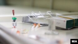 У Міністерстві охорони здоров’я закликають українців робити щеплення. За даними уряду, всі регіони забезпечені вакцинами від кору