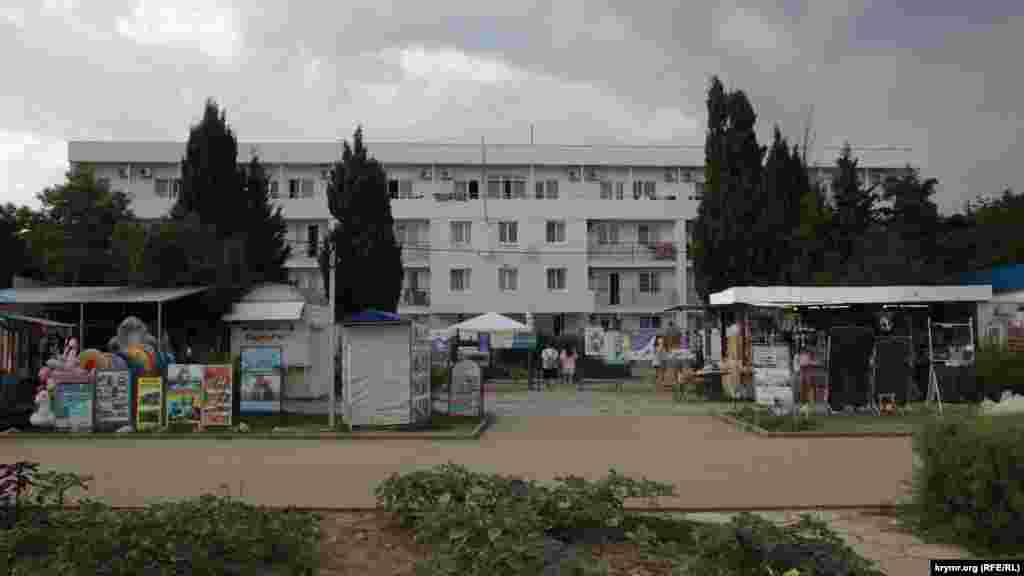 Один из корпусов пансионата «Крымское Приморье»