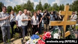 Акція пам’яті журналіста Павла Шеремета біля його могили. Мінськ, 20 липня 2017 року