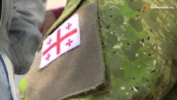 Бійці-іноземці прийшли під ДМС вимагати українського громадянства Бійці-іноземці прийшли під ДМС вимагати українського громадянства