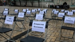 «Порожні стільці»: акція на підтримку зниклих , ув’язнених та полонених через війну (відео)  «Порожні стільці»: акція на підтримку зниклих , ув’язнених та полонених через війну (відео)