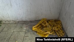 შემთხვევის ადგილი, სადარბაზოს პირველი სართული, 25 აგვისტო