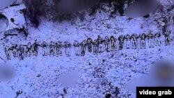 Тіла загиблих військових РФ на Курщині. Серед них, за твердженням джерел проєкту Радіо Свобода «Схеми», також є тіла військових з Північної Кореї. Грудень 2024 року