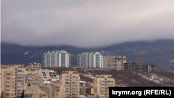 Высотки поднимаются в Крымские горы: как ЮБК застраивают многоэтажками (фотогалерея)