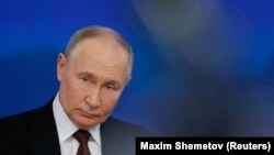 «Путін готується зовсім не до перемовин, не до настання миру, а до продовження війни», – зазначив 8 лютого український президент Володимир Зеленський