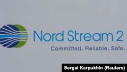 Логотип газопроводу «Північний потік-2» на російському економічному форумі в Санкт-Петербурзі, 2017 рік