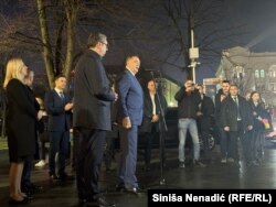 Predsjednik RS Milorad Dodik i predsjednik Srbije Aleksandar Vučić obraćaju se ispred Palate RS, 26. februar 2025.