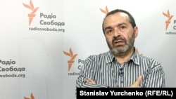 За словами Віктора Шендеровича (на фото), кримінальна справа проти Марії Колесникової настільки фальшива, що «шви розходяться, і білі нитки лізуть в очі»