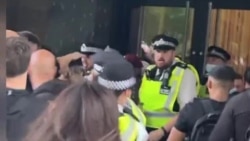 Протесты в Лондоне, санпропуска в Париже Протесты в Лондоне, санпропуска в Париже