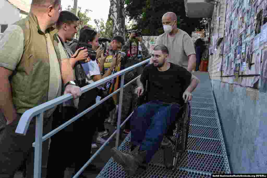 За даними Координаційного штабу з питань поводження з військовополоненими, серед визволених є оборонці Маріуполя, які провели у неволі понад три роки. Крім представників солдатського та сержантського складу, вдалося звільнити і офіцерів