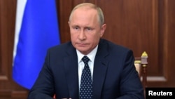 Бен Воллес зауважує, що Володимир Путін повністю контролює російську розвідку