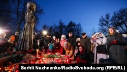 Під час вшанування жертв Голодомору-геноциду в Україні 1932–1933 років. Київ, 23 листопада 2019 рок