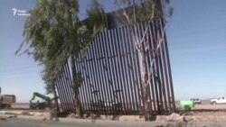 Побудовану Трампом стіну на кордоні США і Мексики знесло вітром – відео Побудовану Трампом стіну на кордоні США і Мексики знесло вітром – відео