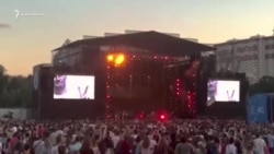 Андрей Хлывнюк со сцены фестиваля Atlas Weekend: «Free Oleg Sentsov!» (видео) Андрей Хлывнюк со сцены фестиваля Atlas Weekend: «Free Oleg Sentsov!» (видео)