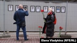 Мемориал памяти врачам. Петербург, 28 апреля 2020 год