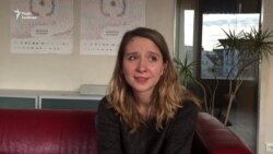 Я взагалі не бачила за цей час, щоб Аліні хтось допомагав Я взагалі не бачила за цей час, щоб Аліні хтось допомагав