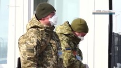 Украинские пограничники меряют температуру выезжающим из Крыма (видео) Украинские пограничники меряют температуру выезжающим из Крыма (видео)