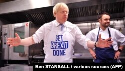 Напередодні виборів прем’єр-міністр Великобританії Боріс Джонсон готує пиріг на кухні Red Olive в Дербі, Центральна Англія, 11 грудня 2019 року
