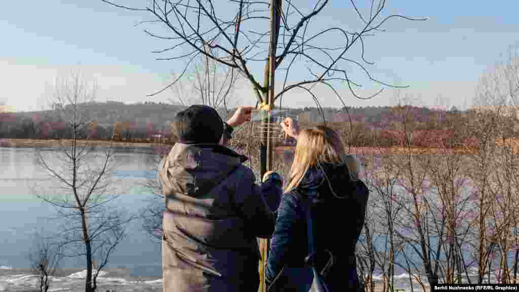 Цього року навколо цього облаштували сквер та висадили символічно 176 дерев