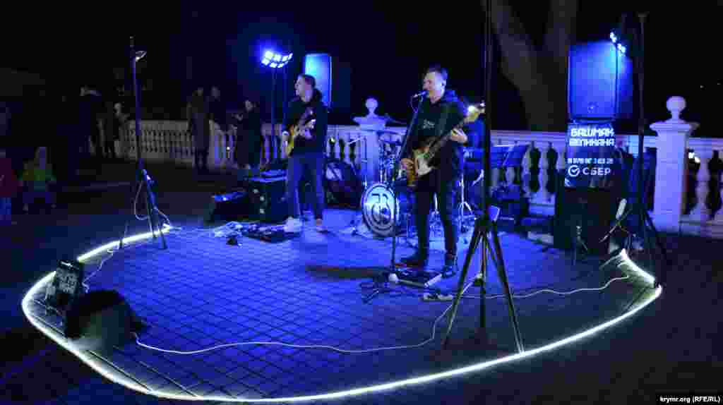 Выступление рок-группы «Башмак Великана»