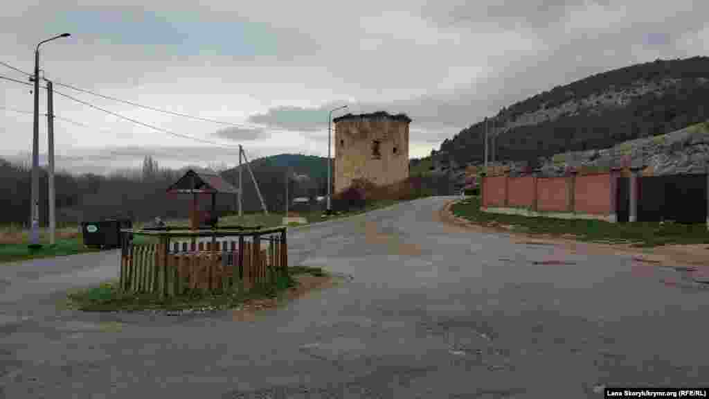 Сельский колодец на площади и знаменитая Чоргуньская башня – памятник архитектуры. По мнению А. Бертье-Делагарда, башня является частью дворцового комплекса турецкого или татарского вельможи и построена в XVI-XVIII веках. Известный географ и путешественник академик Петер-Симон Паллас относил ее к XIV-XV векам