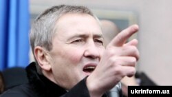 Леонід Черновецький від 2006 по 2012 рік був Київським міським головою, за останніми даними, нині він перебуває в Грузії