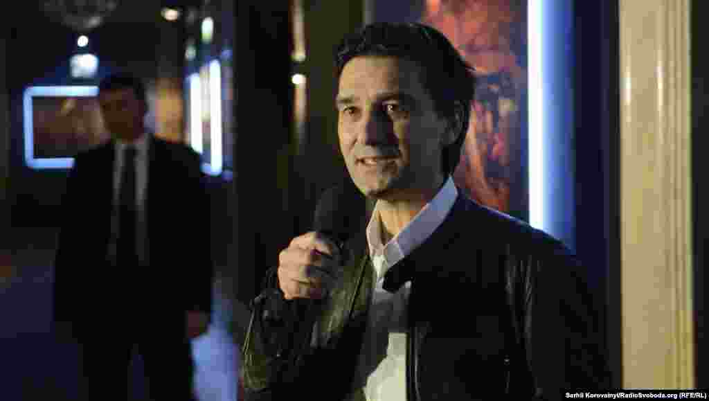 Автор проекту, Юрій Білак, народився в 1961 році біля Ліона, Франція, проте батьки, повоєнні емігранти з України, з дитинства виховували Юрія в дусі українських традицій