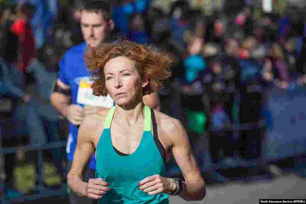 Среди женщин лучшей стала Анна Гаврюк из Краснодара с результатом 2 часа 49 минут.