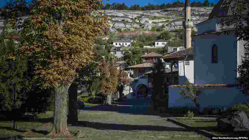 Вид на двор из Южных ворот