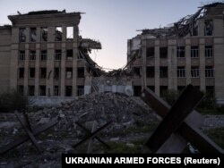 Будівля, що постраждала від російських ударів у Костянтинівці, 19 квітня 2025 року