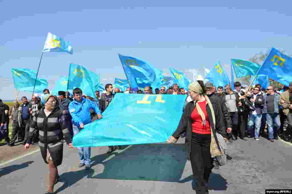 Уже тогда, в мае 2014 года, часть людей, которые сотрудничали с российской властью, называла «провокацией» приезд Мустафы Джемилева в Крым. На фоне попыток пророссийской власти Крыма собрать людей для показательного празднования Хыдырлез-байрам, события 3 мая не были организованы, решение ехать на админграницу встречать Мустафу Джемилева принимал каждый индивидуально, рассказывает Джеппар