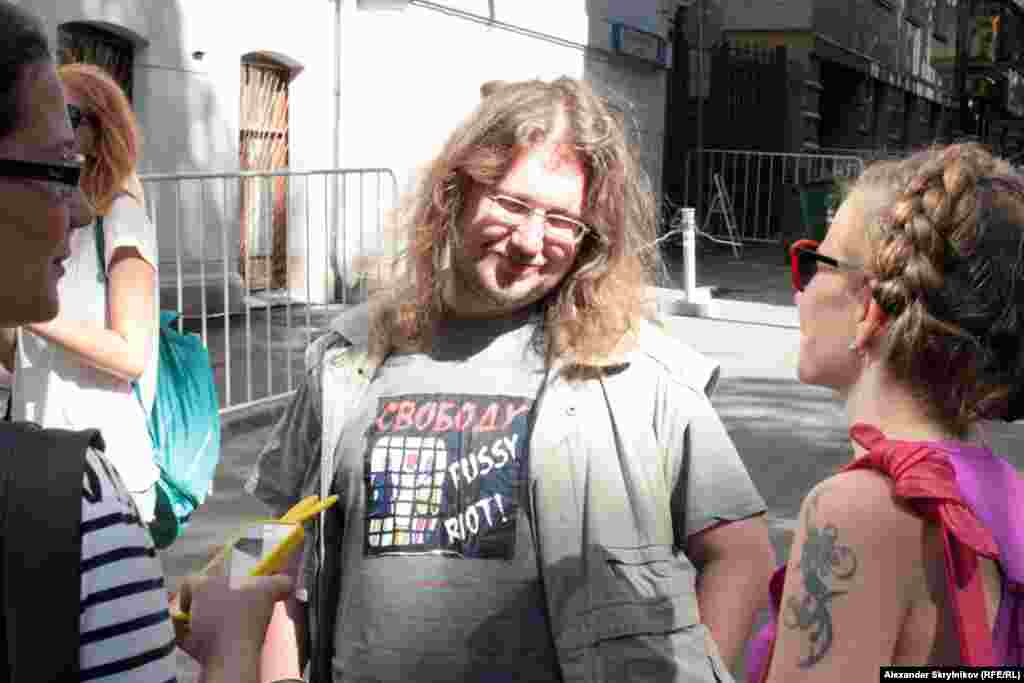 Самая популярная надпись на майках "Свободу Pussy Riot!"