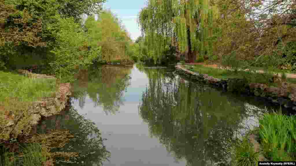 Пруды ботанического сада «КФУ» – каскад из четырех прудов, которые гармонично дополняют сам парковый ландшафт