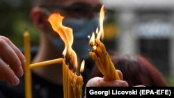 Святкування в багатьох країнах відбувається з обмеженнями на відвідування церков