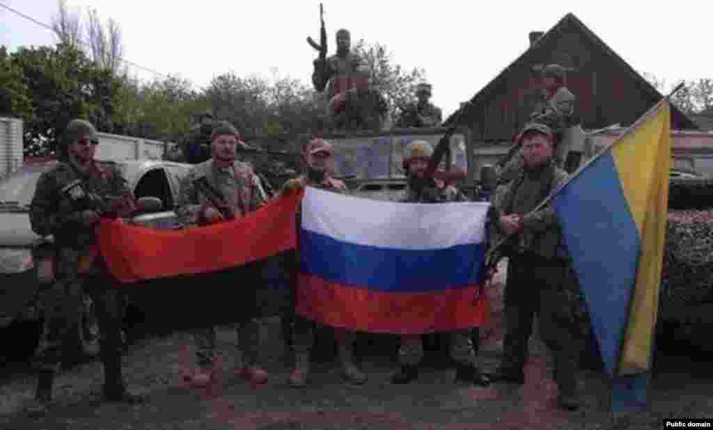 Добровольці з Росії серед бійців Добровольчого українського корпусу «Правий сектор» на Донбасі. Травень 2015 року