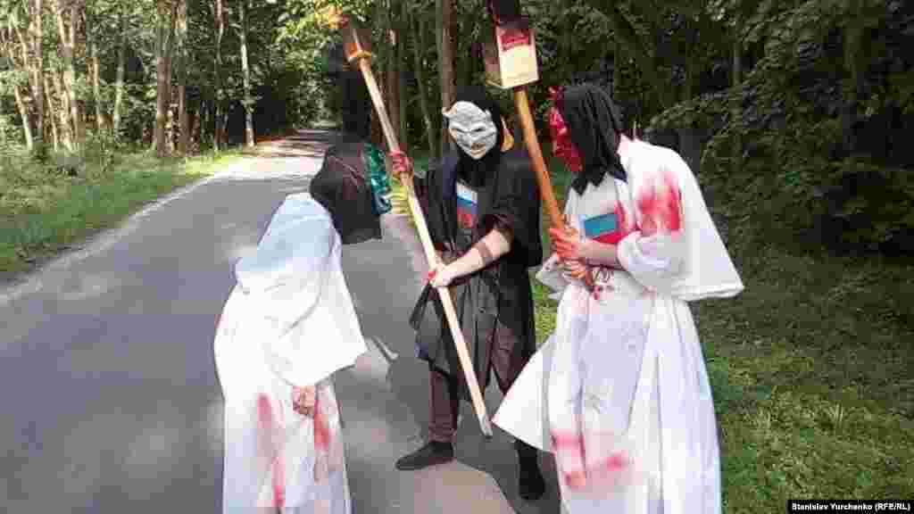 Акция «Кровавое гостеприимство», приуроченная ко дню России