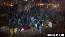 Розгін Євромайдану беркутівцями в ніч на 30 листопада 2013 року