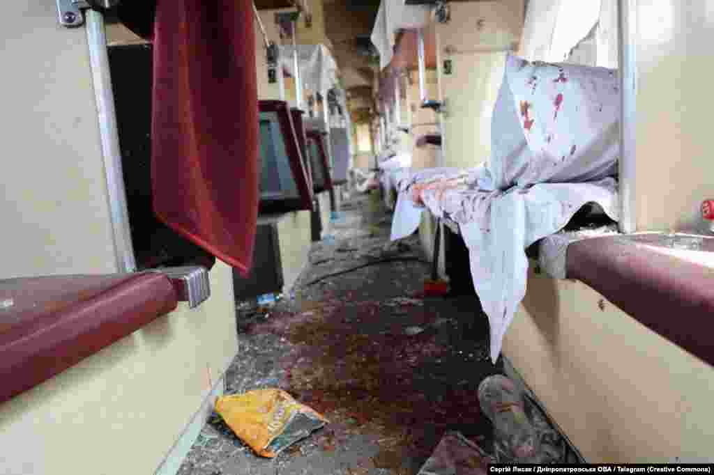 Деякі пасажири потяга зазнали поранень