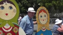 Матрешки и народные танцы: как в Ялте отмечают День России (видео) Матрешки и народные танцы: как в Ялте отмечают День России (видео)