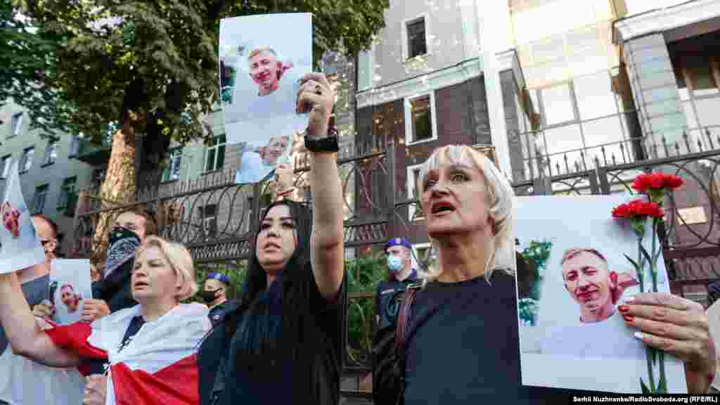 Учасники акції вигукували гасла проти режиму Олександра Лукашенка, скандували: «Не забудемо! Не пробачимо!», «Живє Бєларусь» та «Герої не вмирають»  