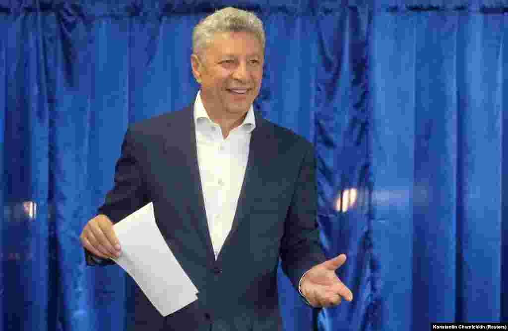  Лідер партії «Опозиційна платформа – За життя» Юрій Бойко на виборчій дільниці під час парламентських виборів. Село Іванковичі, що на Київщині