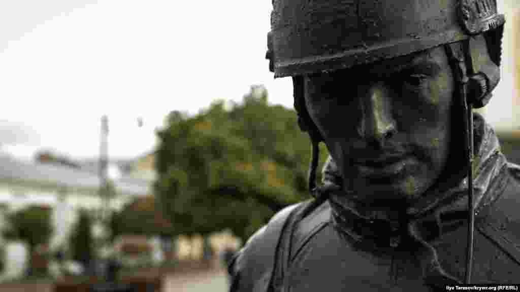 Памятник «Вежливым людям» в Симферополе