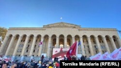 Протест опозиції перед парламентом у Тбілісі, Грузія, 8 листопада 2020 року
