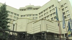 Під Конституційним судом мітингують на підтримку «мовного закону» (відео) Під Конституційним судом мітингують на підтримку «мовного закону» (відео)