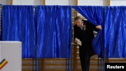 Виборчі дільниці закриваються о 21:00 за місцевим часом, а результати оголошуються після підрахунку голосів.