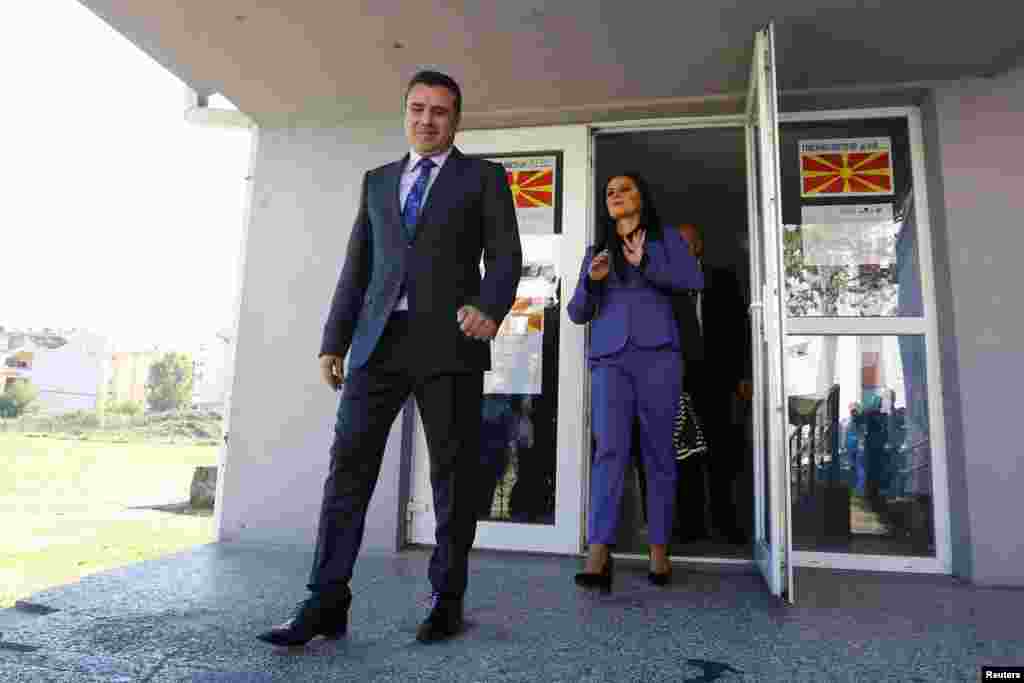 Прем’єр-міністр Македонії Зоран Заєв залишає дільницю для голосування у Струміці 